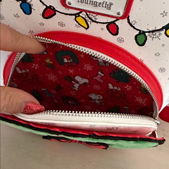 Peanuts Snoopy Plush with Green and Yellow - Picture 10 of 13